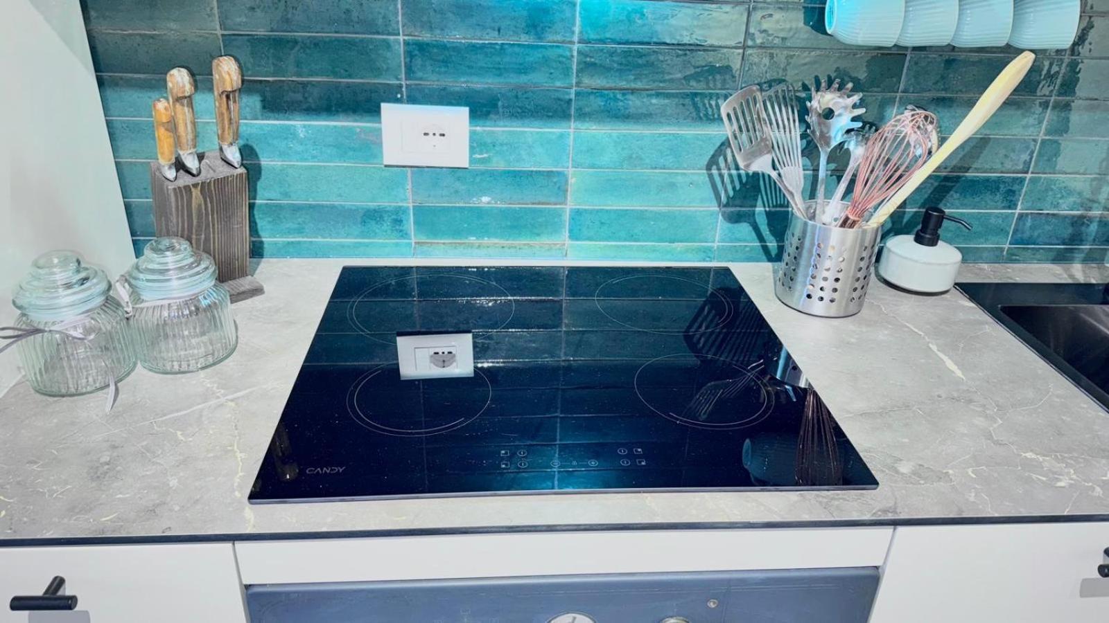 Newly Renovated Olive Apartment